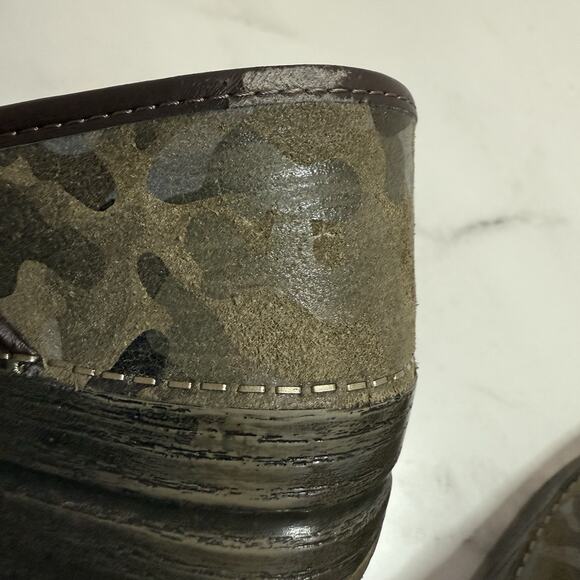 Dansko Professional Clog Size EU 38 US 8 Camo Leather Work Shoe Slip-On Platform - Picture 11 of 12